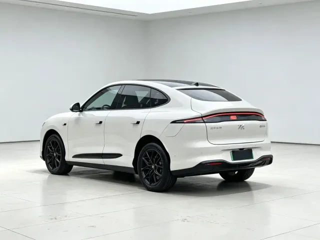 IM Motors LS6 — Фото автомобиля 10