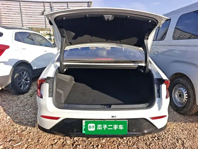 Wuling Starlight — Фото автомобиля 18