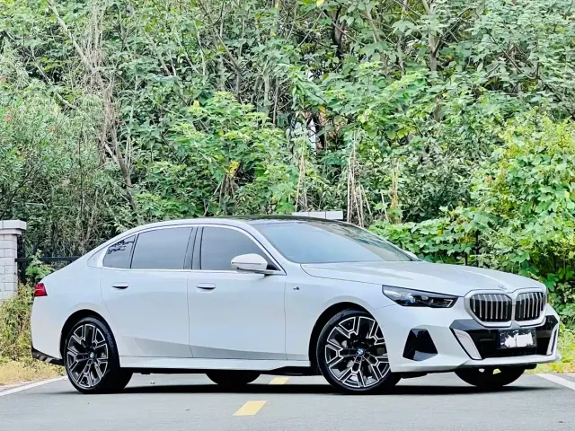 BMW 5 Series — Фото автомобиля 2