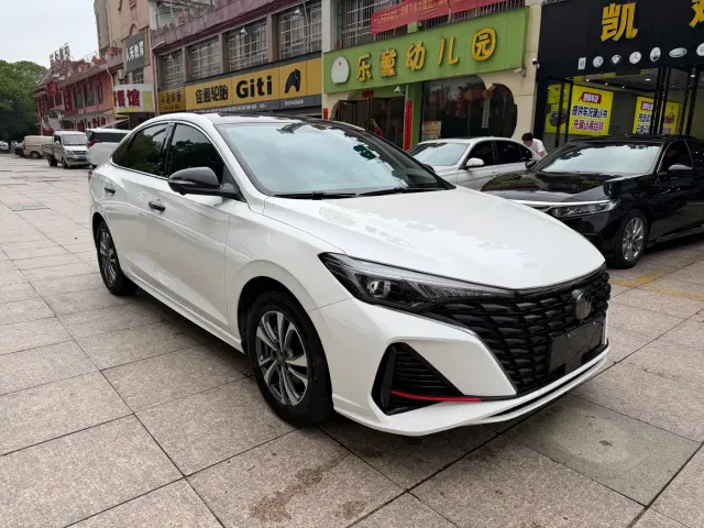 Changan Eado — Фото автомобиля 3