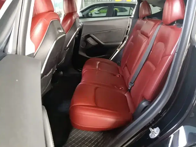 Tesla Model Y — Фото автомобиля 16