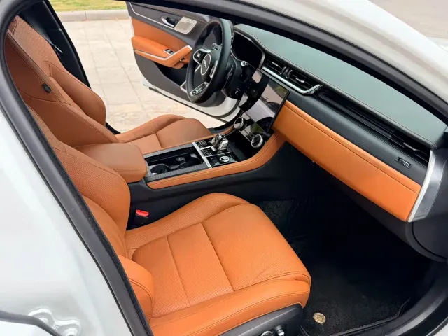 Jaguar XFL — Фото автомобиля 10