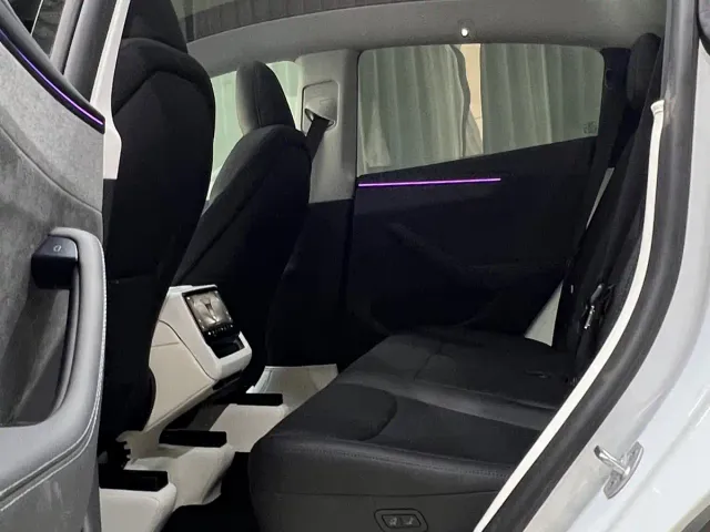 Tesla Model Y — Фото автомобиля 11