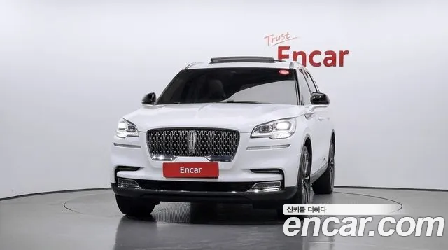 Lincoln Aviator 2nd Gen — Фото автомобиля 2