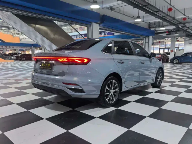 Geely Emgrand — Фото автомобиля 6