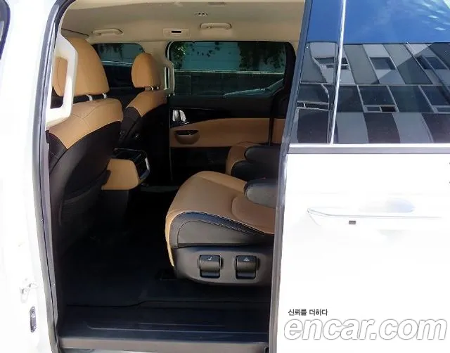 Kia Carnival Generation 4 — Фото автомобиля 12