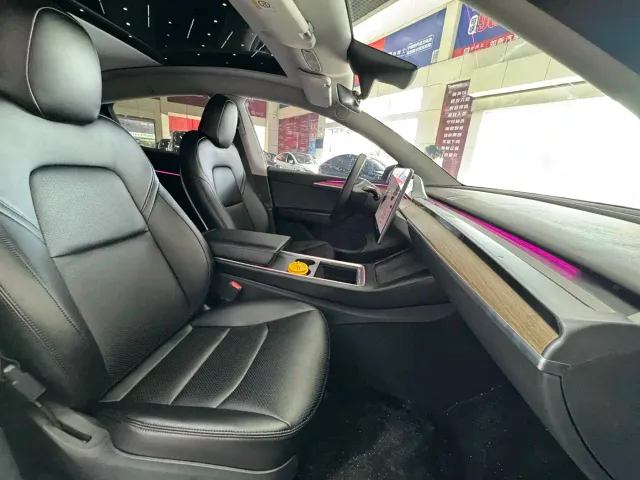Tesla Model Y — Фото автомобиля 13
