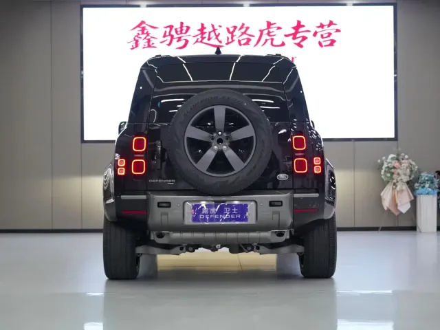 Land Rover Defender — Фото автомобиля 6