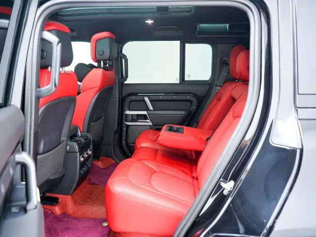 Land Rover Defender — Фото автомобиля 6