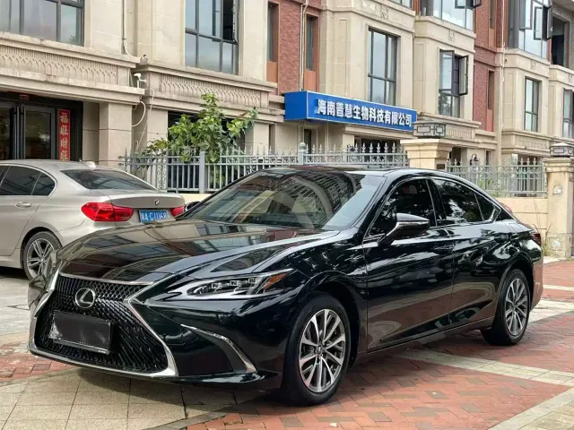 Фотография автомобиля — Lexus ES