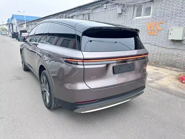 Li Auto i9 — Фото автомобиля 4