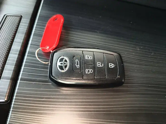 Toyota Sienna — Фото автомобиля 8