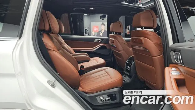 BMW X7 — Фото автомобиля 9