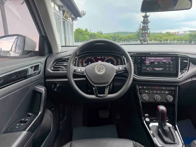 Volkswagen T-Roc — Фото автомобиля 16