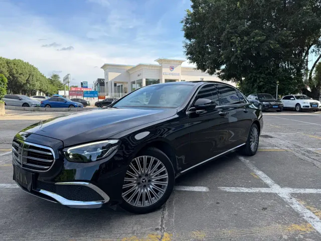 Фотография автомобиля — Mercedes-Benz E-Class
