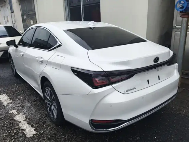 Lexus ES — Фото автомобиля 4