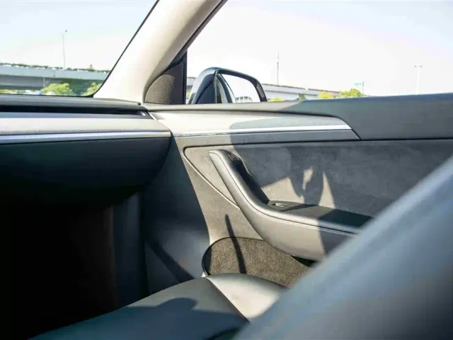 Tesla Model Y — Фото автомобиля 18