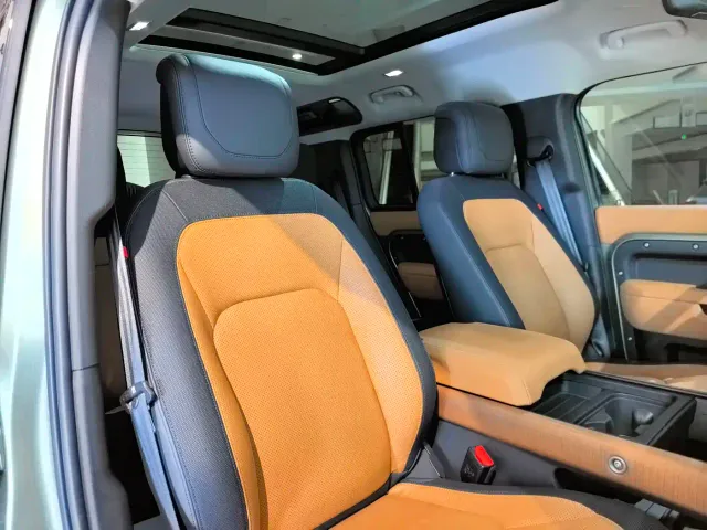Land Rover Defender — Фото автомобиля 15