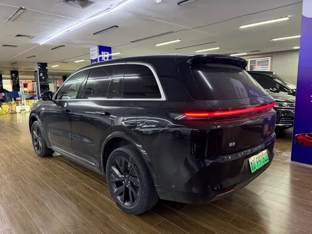 Li Auto L8 — Фото автомобиля 10