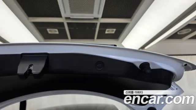 Tesla Model 3 — Фото автомобиля 30
