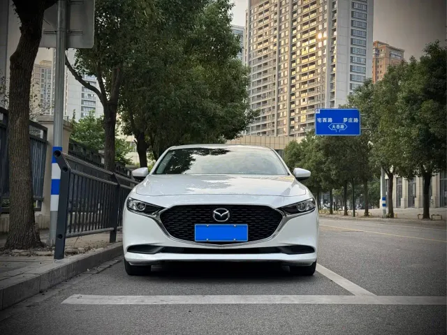 Mazda Axela — Фото автомобиля 2