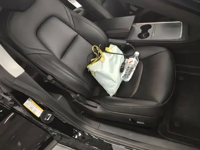 Tesla Model 3 — Фото автомобиля 24