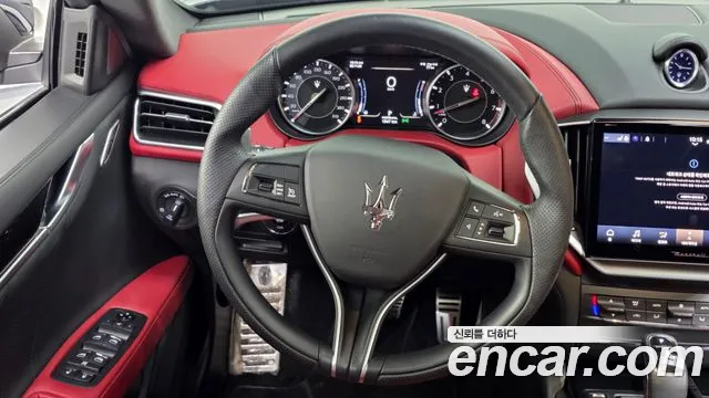 Maserati Ghibli — Фото автомобиля 13