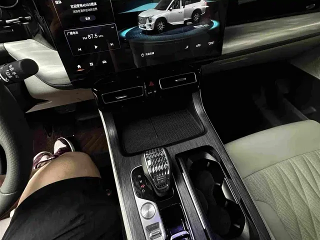 GAC Trumpchi GS8 — Фото автомобиля 15
