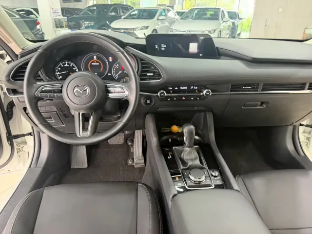 Mazda Axela — Фото автомобиля 17