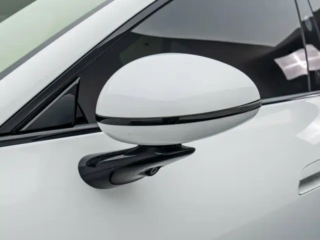 Xiaomi SU7 — Фото автомобиля 10