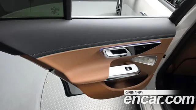 Mercedes-Benz E-Class — Фото автомобиля 14
