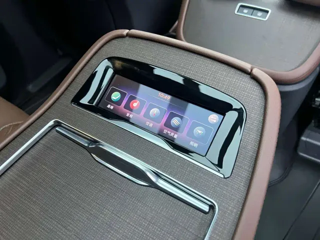 Lincoln Navigator — Фото автомобиля 12