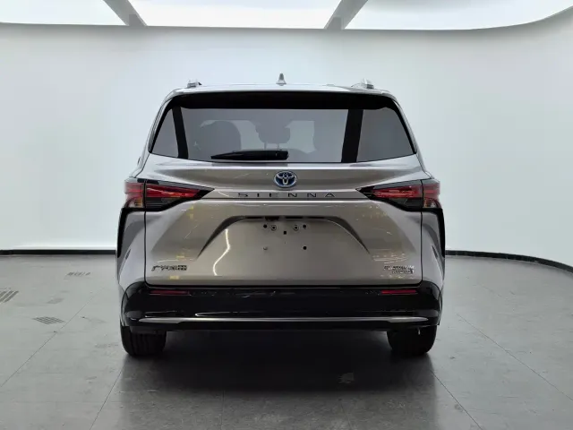 Toyota Sienna — Фото автомобиля 5