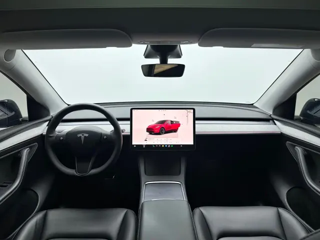 Tesla Model Y — Фото автомобиля 9