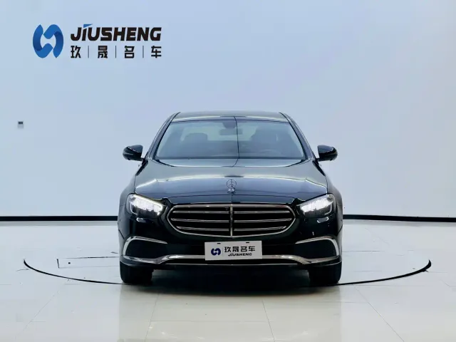 Mercedes-Benz E-Class — Фото автомобиля 2