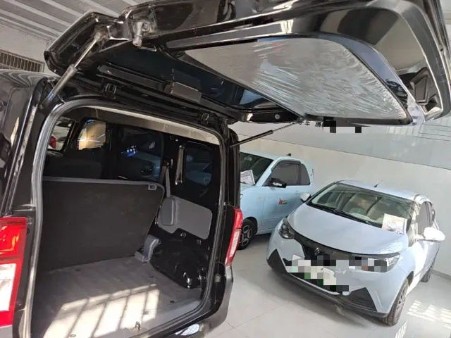 Wuling Zhiguang NEV — Фото автомобиля 18