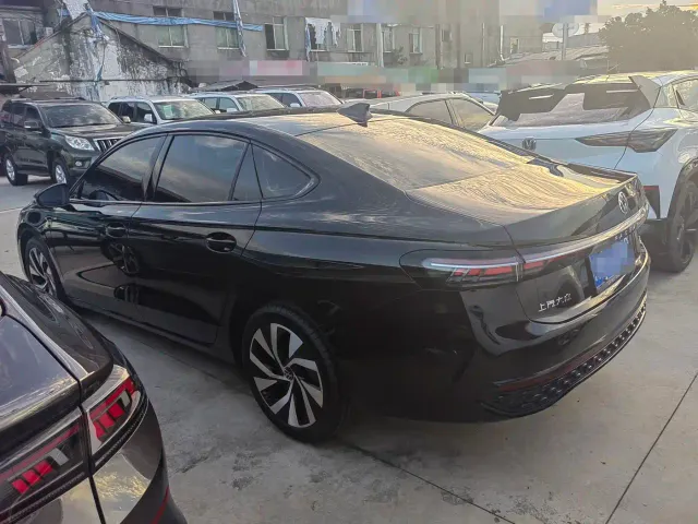 Volkswagen Passat — Фото автомобиля 8