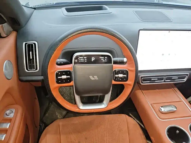 Li Auto L9 — Фото автомобиля 10