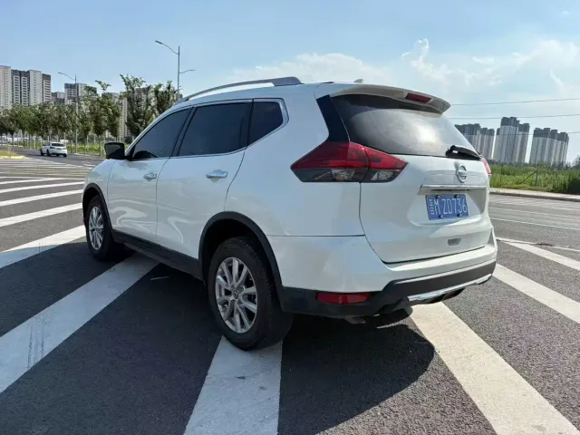 Nissan X-Trail — Фото автомобиля 6