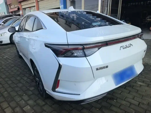 Dongfeng Yixuan — Фото автомобиля 4
