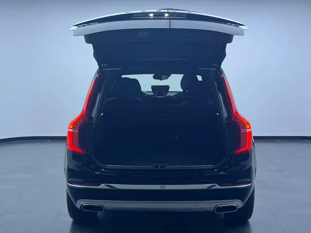 Volvo XC90 — Фото автомобиля 6