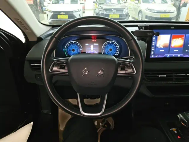 Hongqi E-QM5 — Фото автомобиля 10