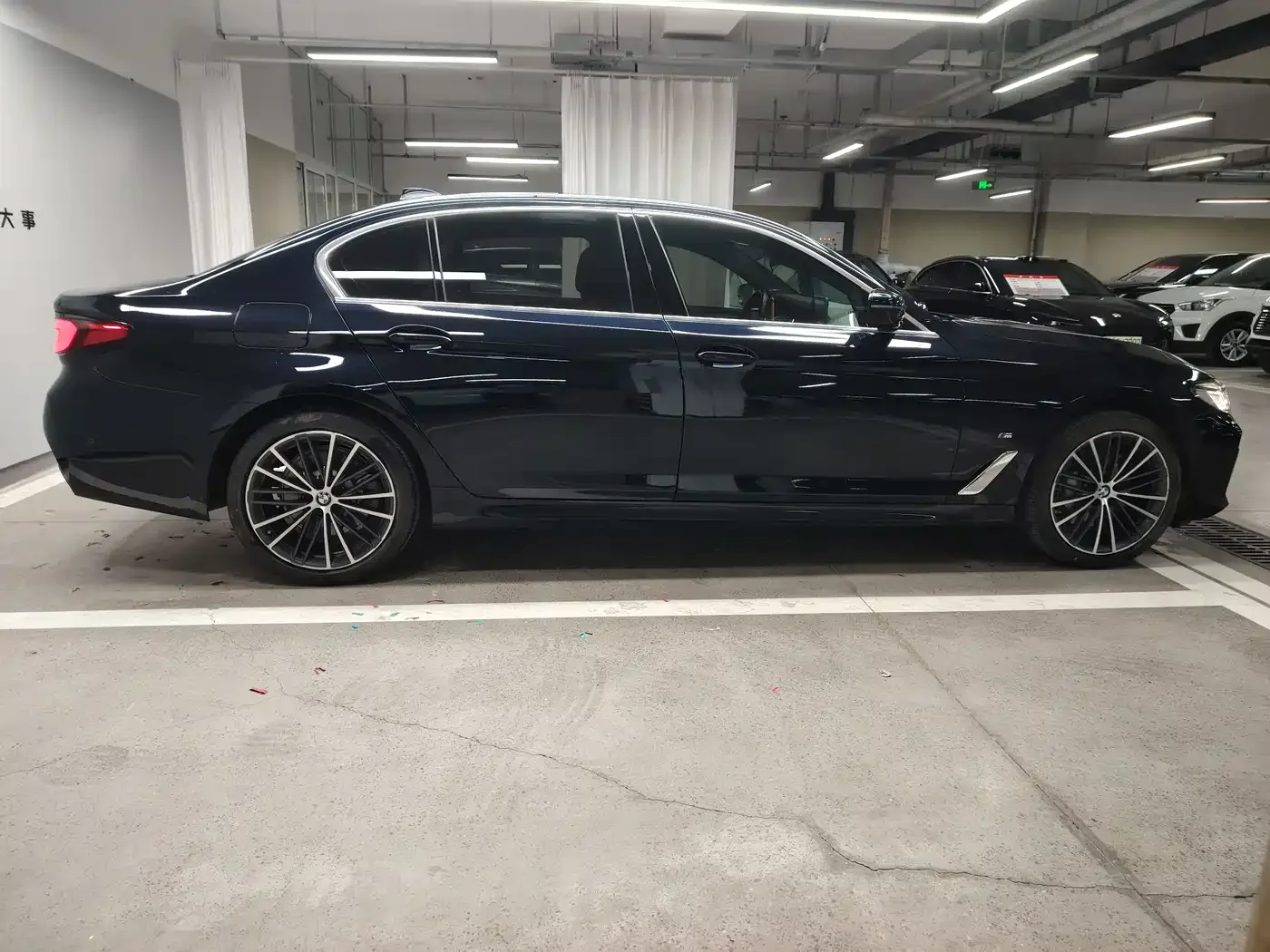 BMW BMW 5 Series 2023 530Li Leading M Sport Package — Фото автомобиля 7