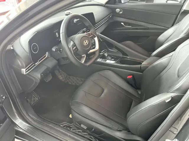 Hyundai Elantra — Фото автомобиля 5