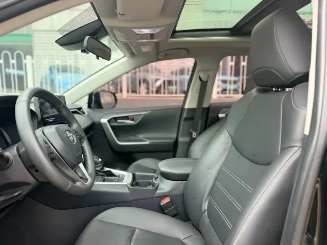 Toyota RAV4 — Фото автомобиля 5