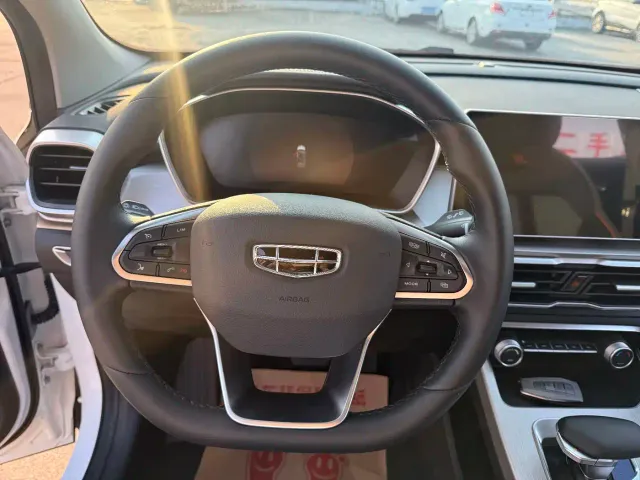 Geely Binyue — Фото автомобиля 14