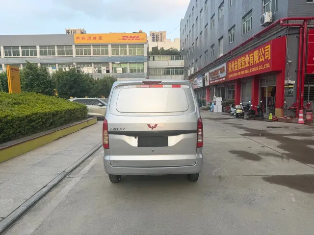 Wuling Hongguang V — Фото автомобиля 4