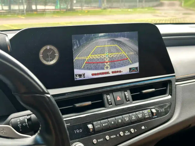 Lexus ES — Фото автомобиля 14