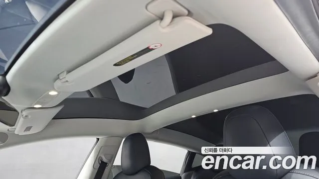 Tesla Model 3 — Фото автомобиля 23