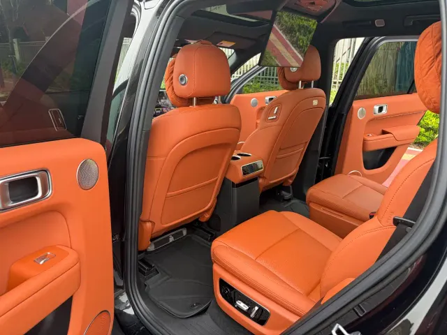 Li Auto L8 — Фото автомобиля 10